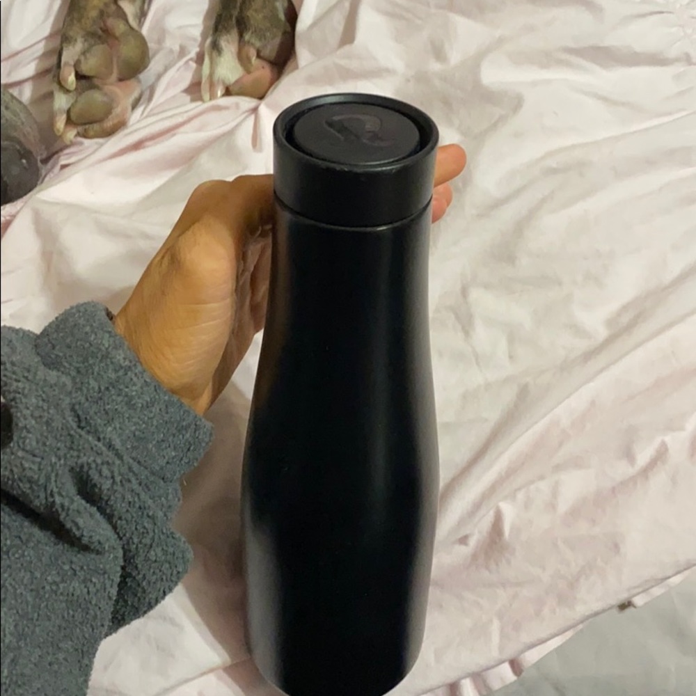 Lulu lemon water bottle